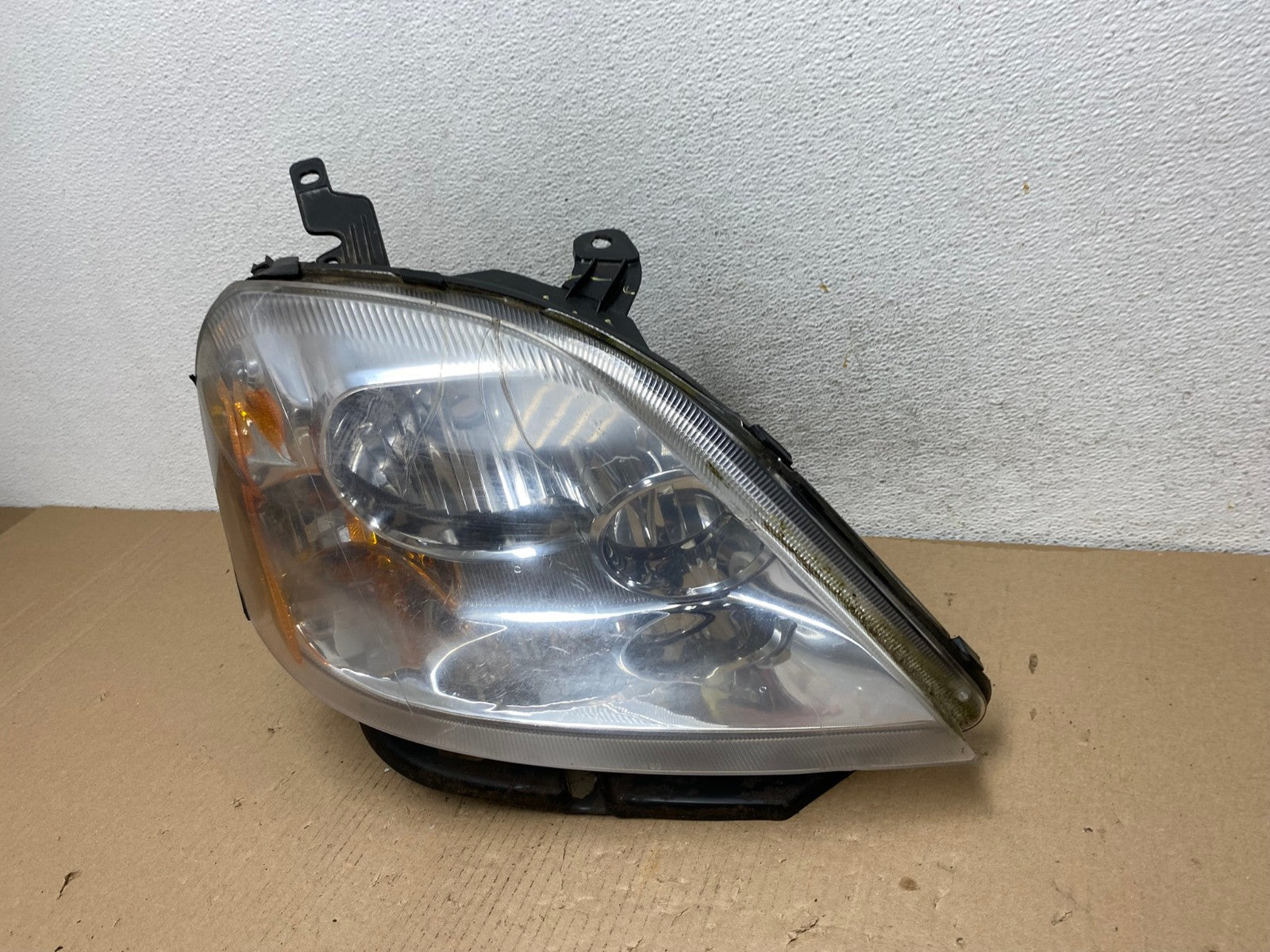 2005 to 2007 Ford Five Hundred Halogen Right Passenger Side Headlight AF3113 LK1