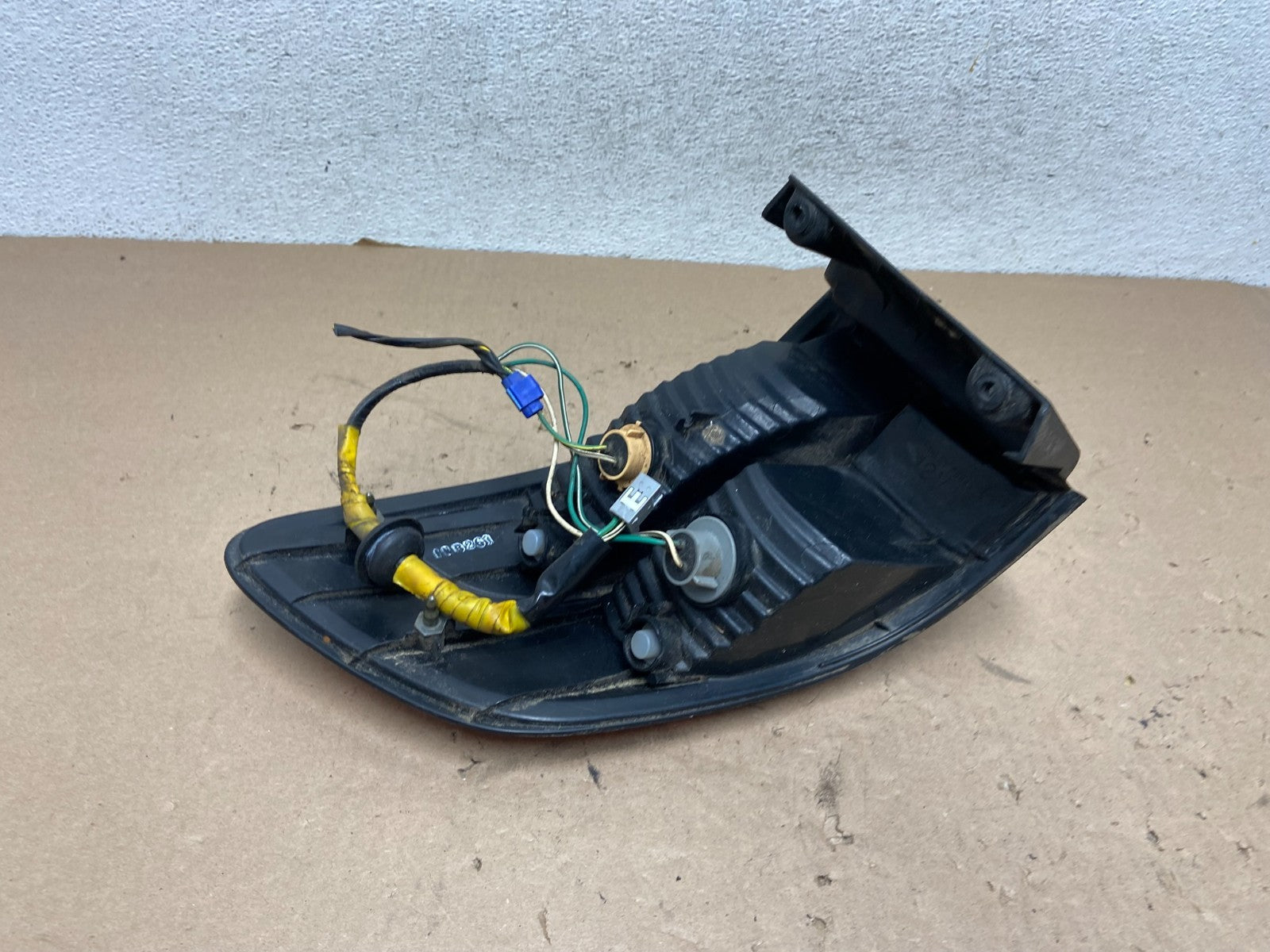 2001 2002 2003 Toyota Sienna Left Driver Lh Side Tail Light AG4303 LK4