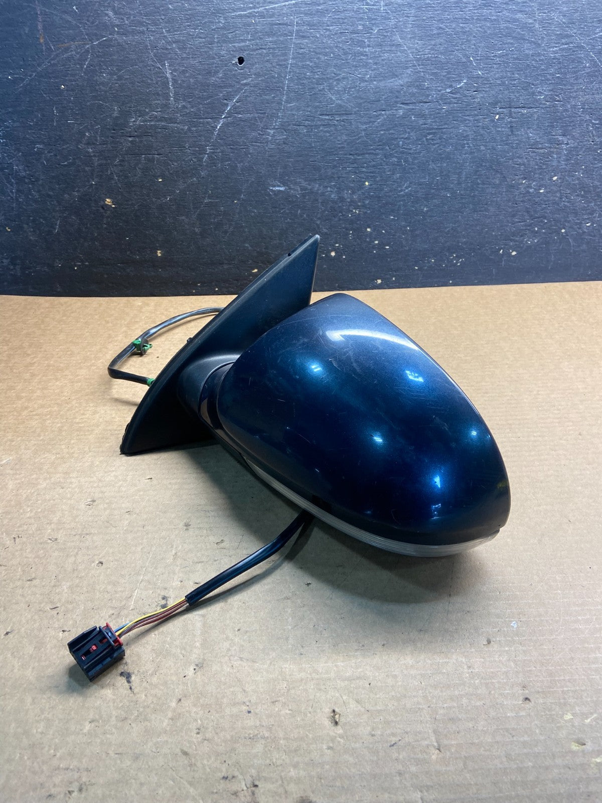 2006-2010 Volkswagen Passat Left Driver Turn Sgn View Door Mirror OEM Z9131 DG2