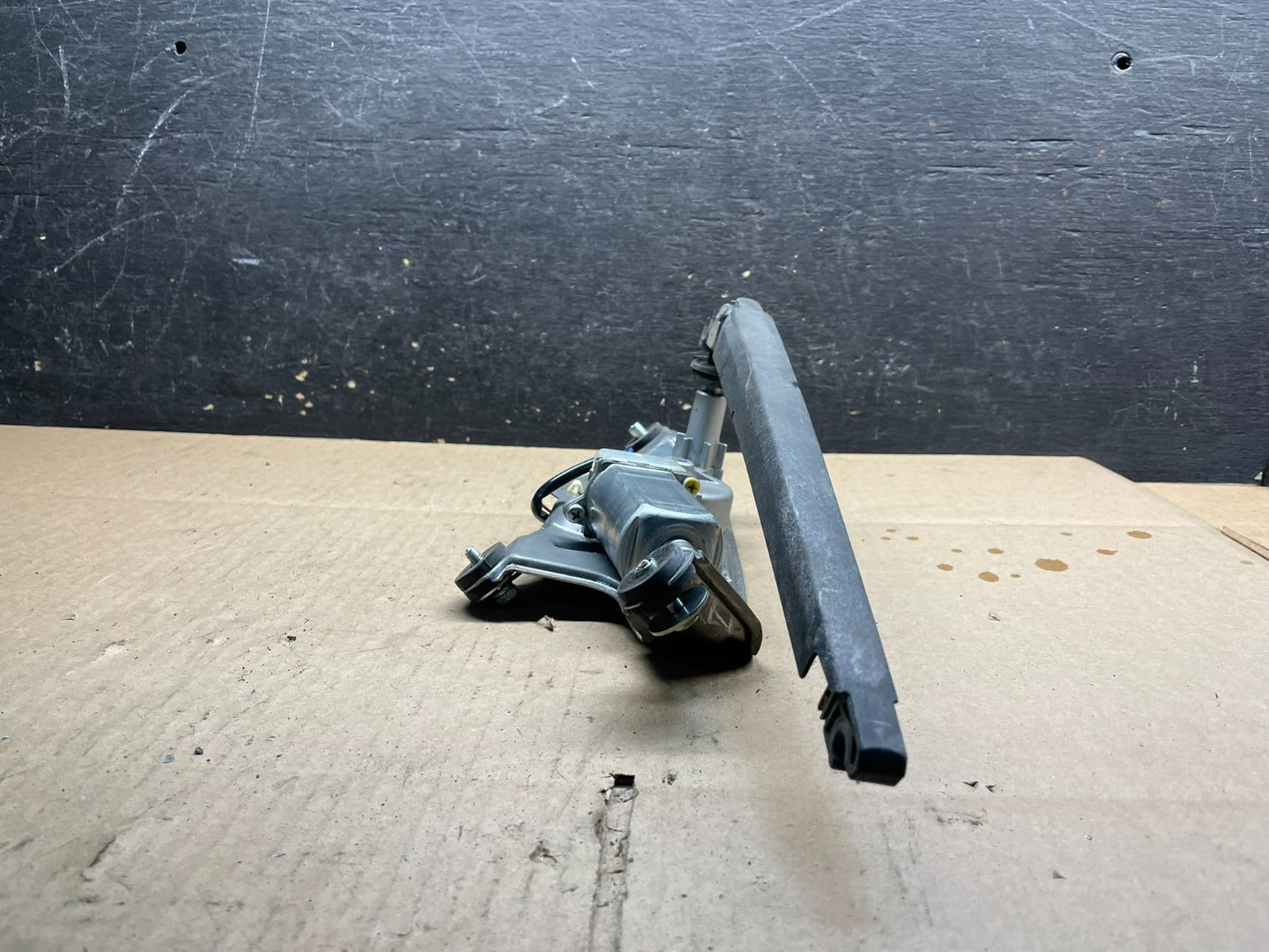 2007 to 2015 Mazda CX-9 CX9 Windshield Rear Wiper Motor v9064 DG4