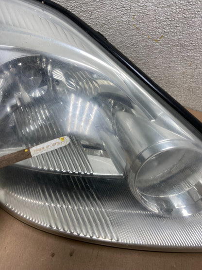 2004-2005 Toyota Sienna Right Passenger Halogen Headlight OEM X9190 DW6