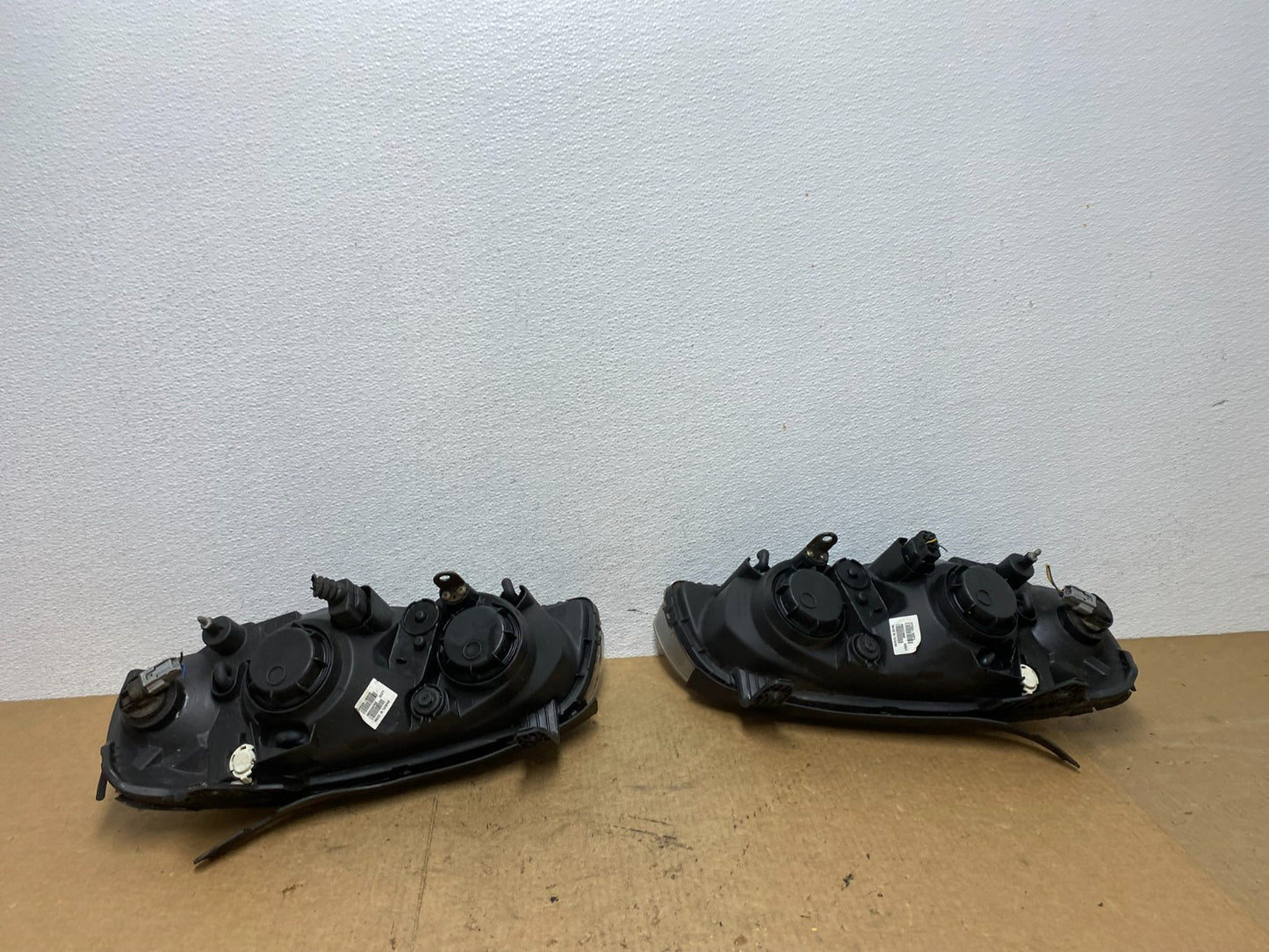 2004 to 2006 Hyundai Elantra Left+Right Set Halogen Headlights AC3577 DW7