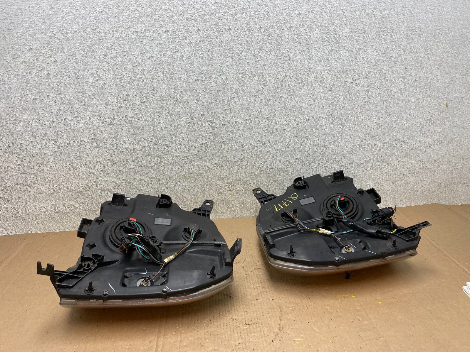 2007 - 2014 GMC Yukon Halogen Headlights Left+Right Side Set Q1717 DW20