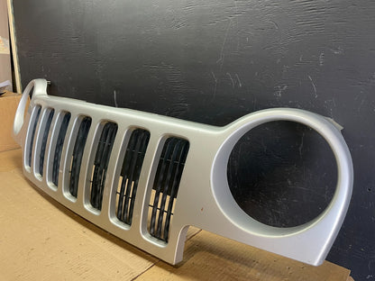 2002 2003 2004 Jeep Liberty Grill Grille Plastic OEM ab7668 DG1