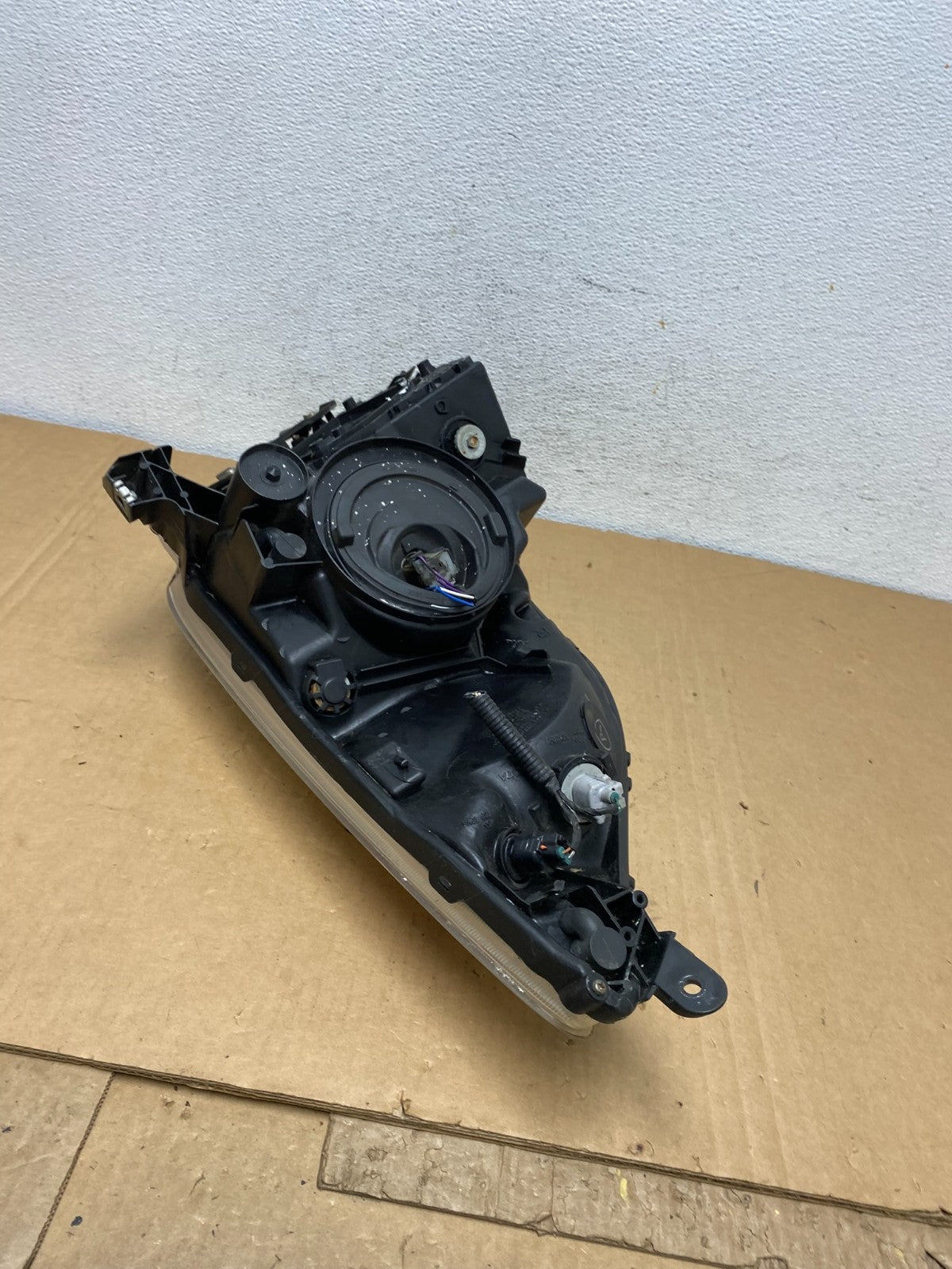 2004-2005 Toyota Prius Right Passenger RH Halogen Headlight AD2754 DW6