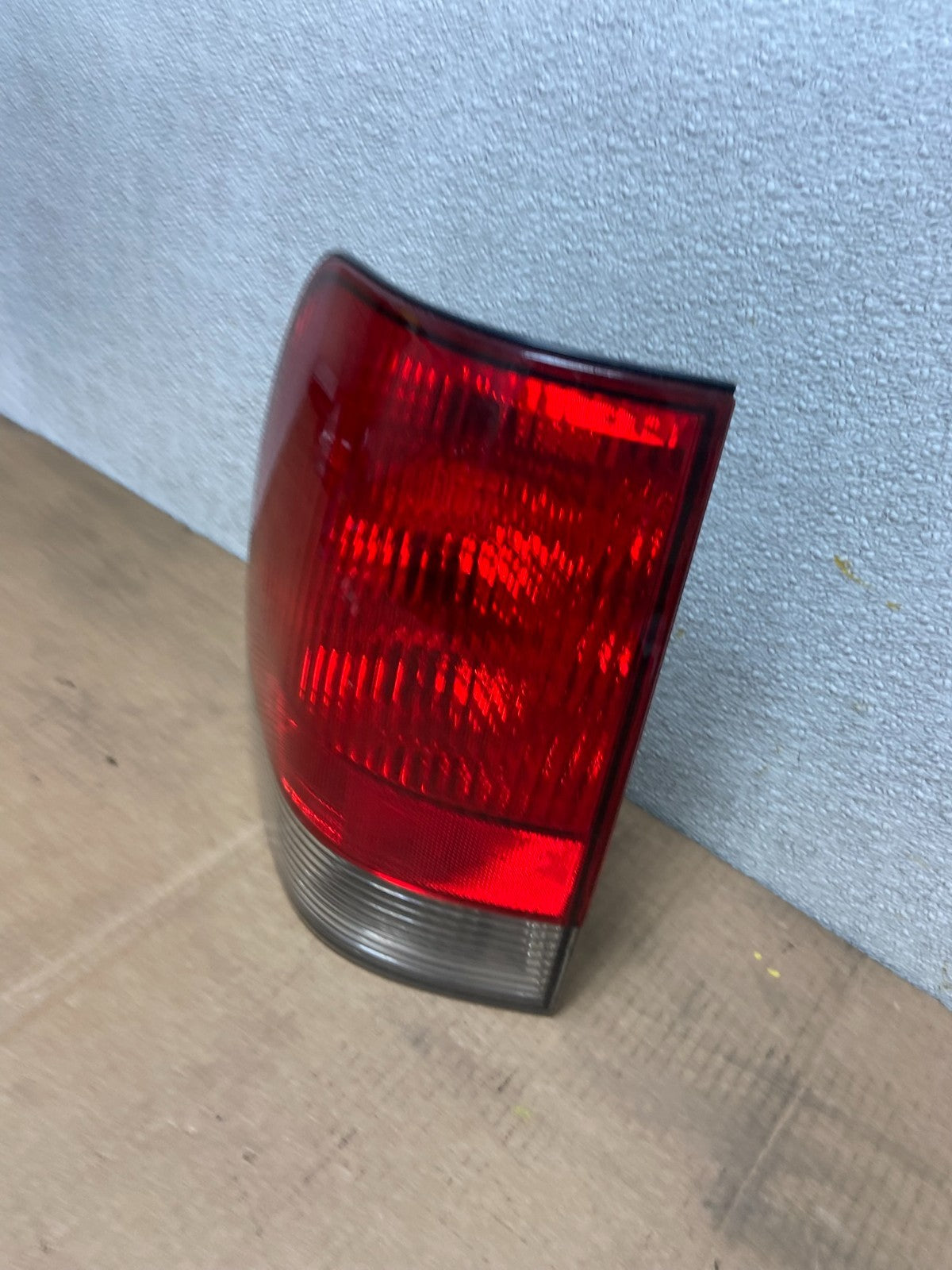 2003 2004 2005 Lincoln Aviator Left Driver LH Side Tail Light OEM AA5284 DW1