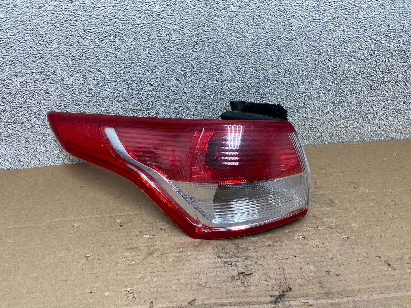 2013 to 2016 Ford Escape Left Driver LH Side Tail Light OEM AB4705 LK0