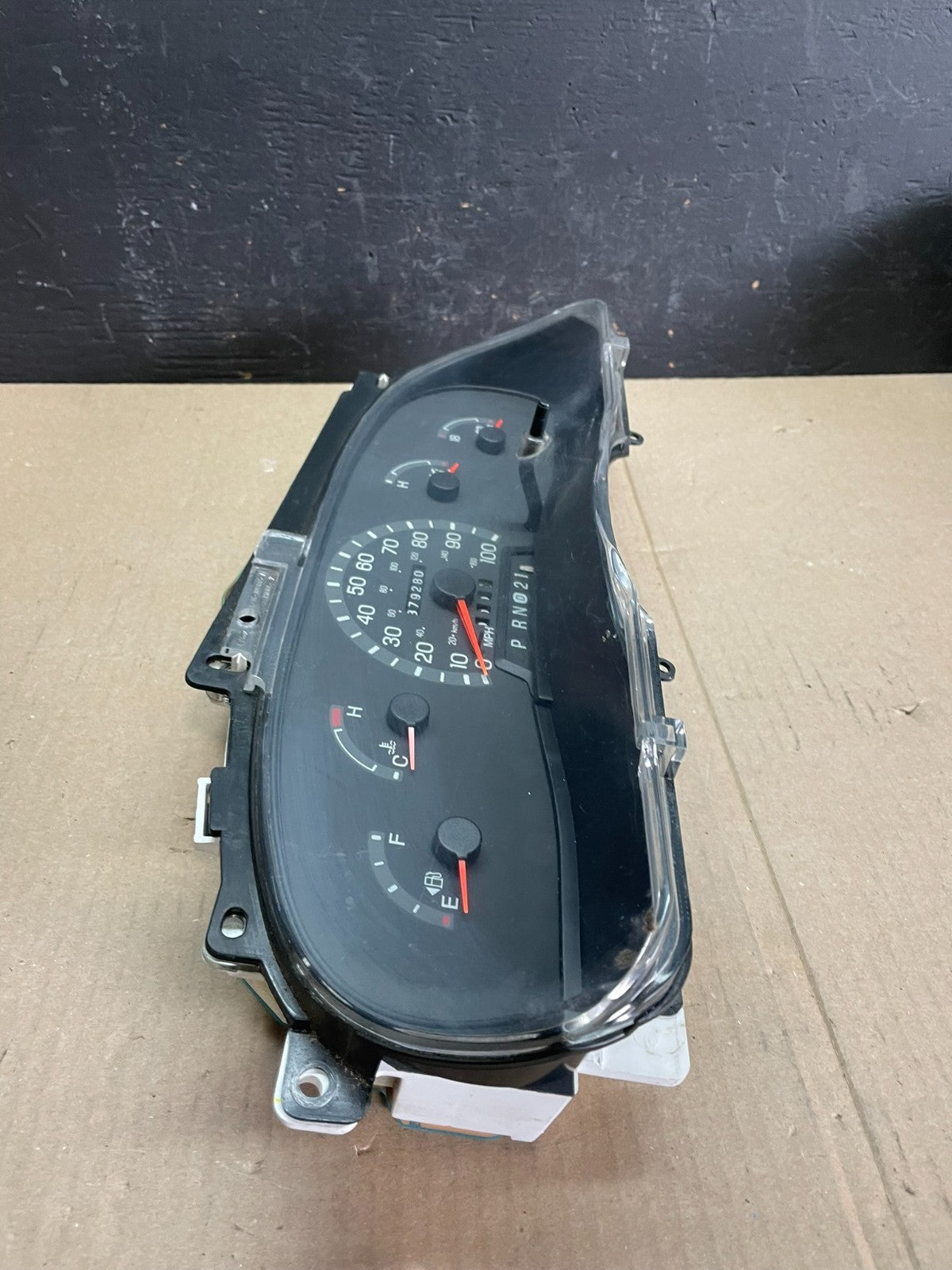 1999 to 2000 Ford E150 E250 E350 VAN Gauge Speedometer Cluster AB78322