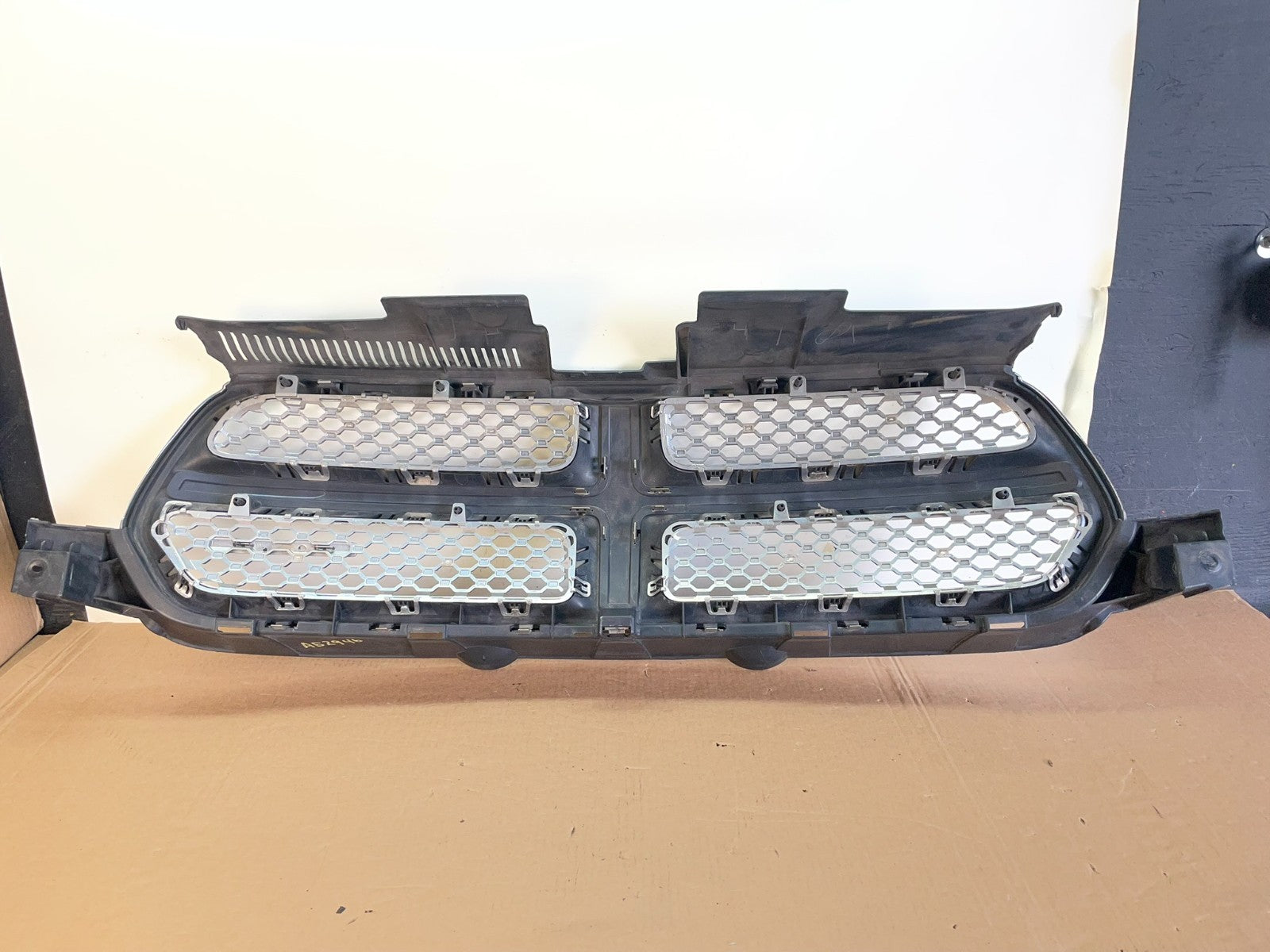 2011 to 2013 Dodge Durango Front Upper W/Emblem Grill Grille AG2946 DG3