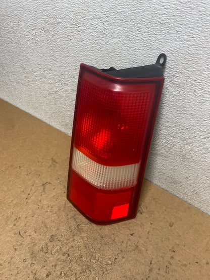 2003 2017 Chevrolet Express 1500 2500 3500 Right Passenger Tail Light T1106 DW2