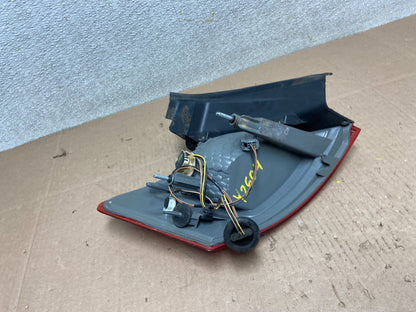 2014 to 2018 Ford Taurus Interceptor Right Passenger RH Tail Light OEM Y2604 DW5