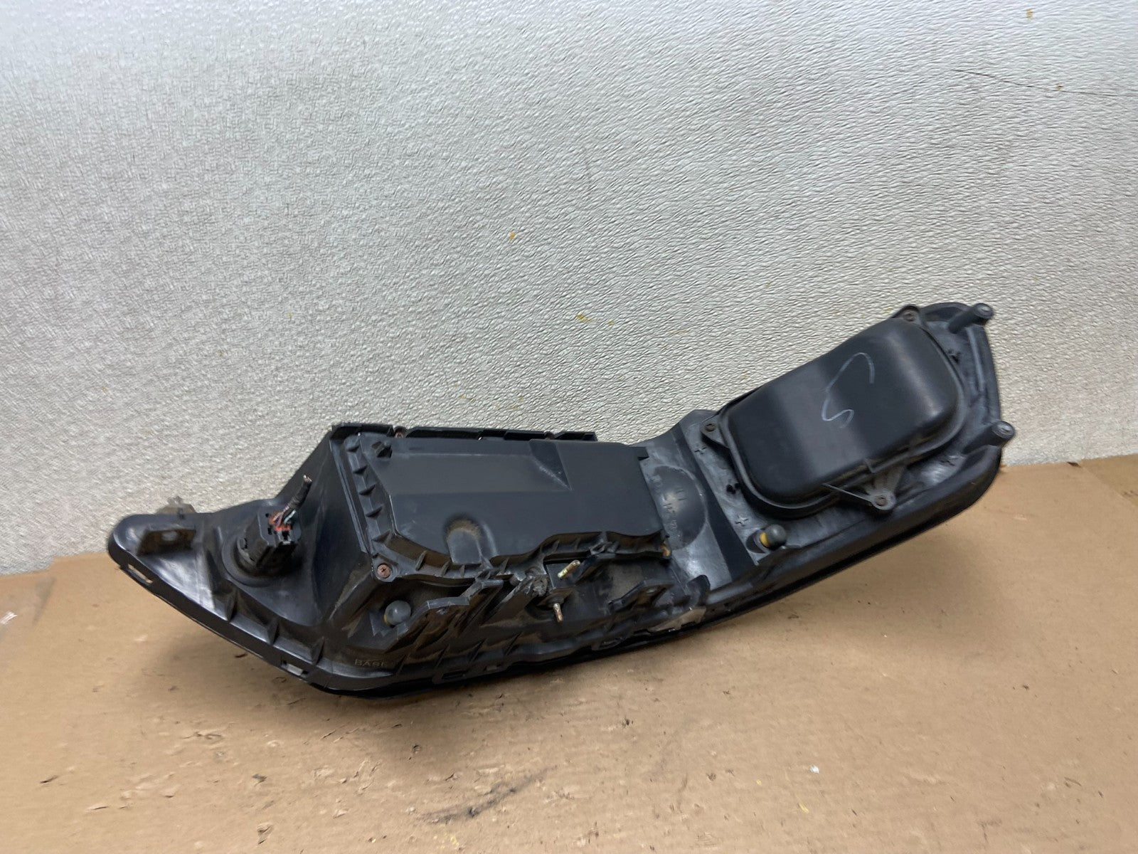 2005 to 2011 Lincoln Town Car Left Driver LH Side Headlight AB0165 DW5