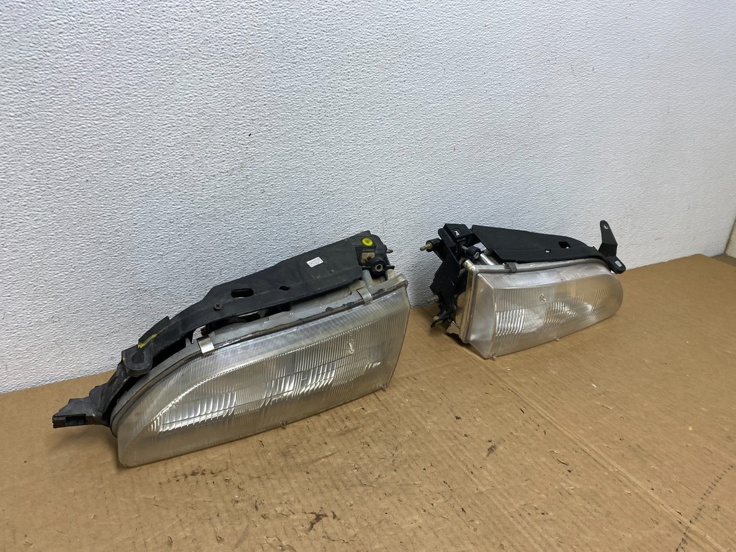 1993 to 1997 Toyota Corolla Left+Right Side Headlights AC7722 DW2
