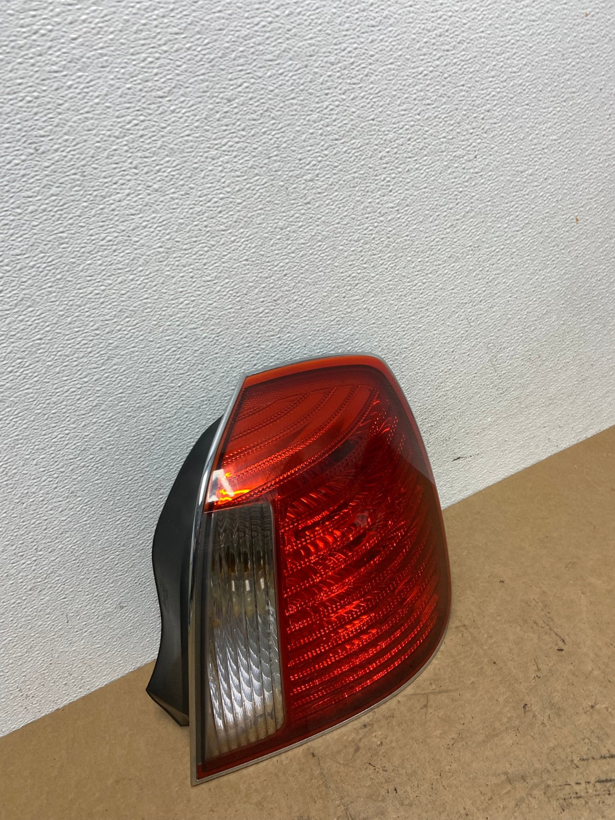 2004 to 2005 Hyundai XG350 Passenger Right Side Tail Light AC3310 LK2