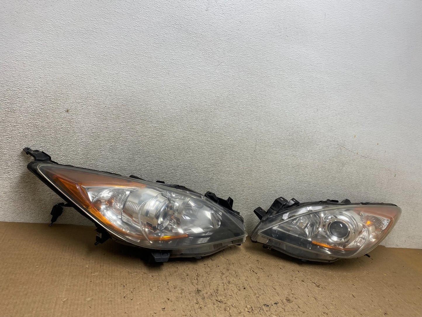 2010-2013 Mazda 3 Halogen Left+Right Side Headlights W8332 DW2