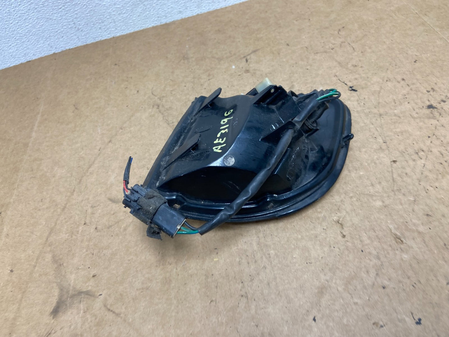1998 to 2000 Kia Sportage Right Passenger RH Front Turn Signal AE3196 DW5