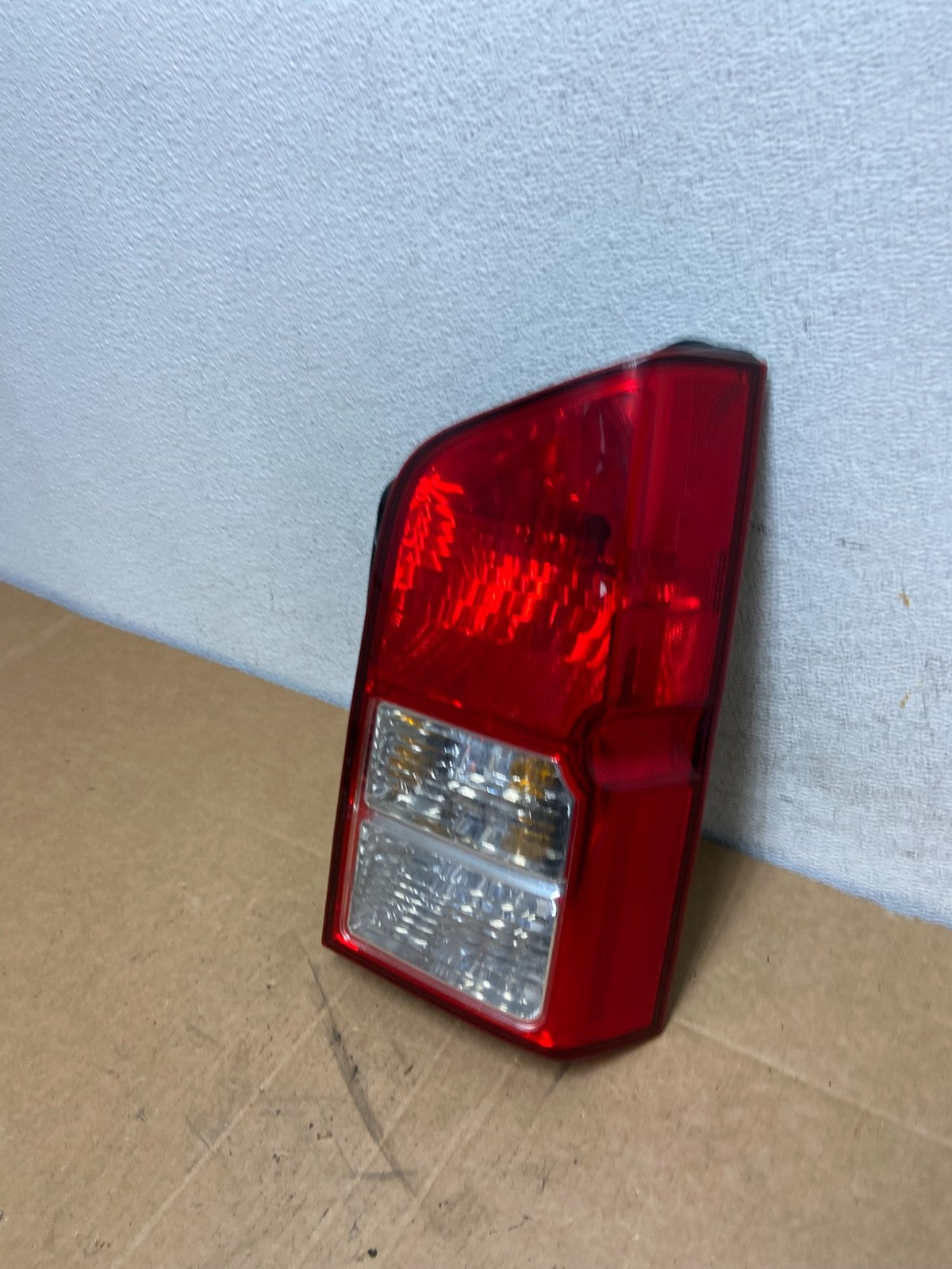 2005 to 2012 Nissan Pathfinder Right Passenger RH Side Tail Light AD6047 DW1