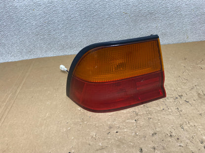 1995 1996 Nissan Maxima Left Driver LH Side Tail light Oem V5758 DW0