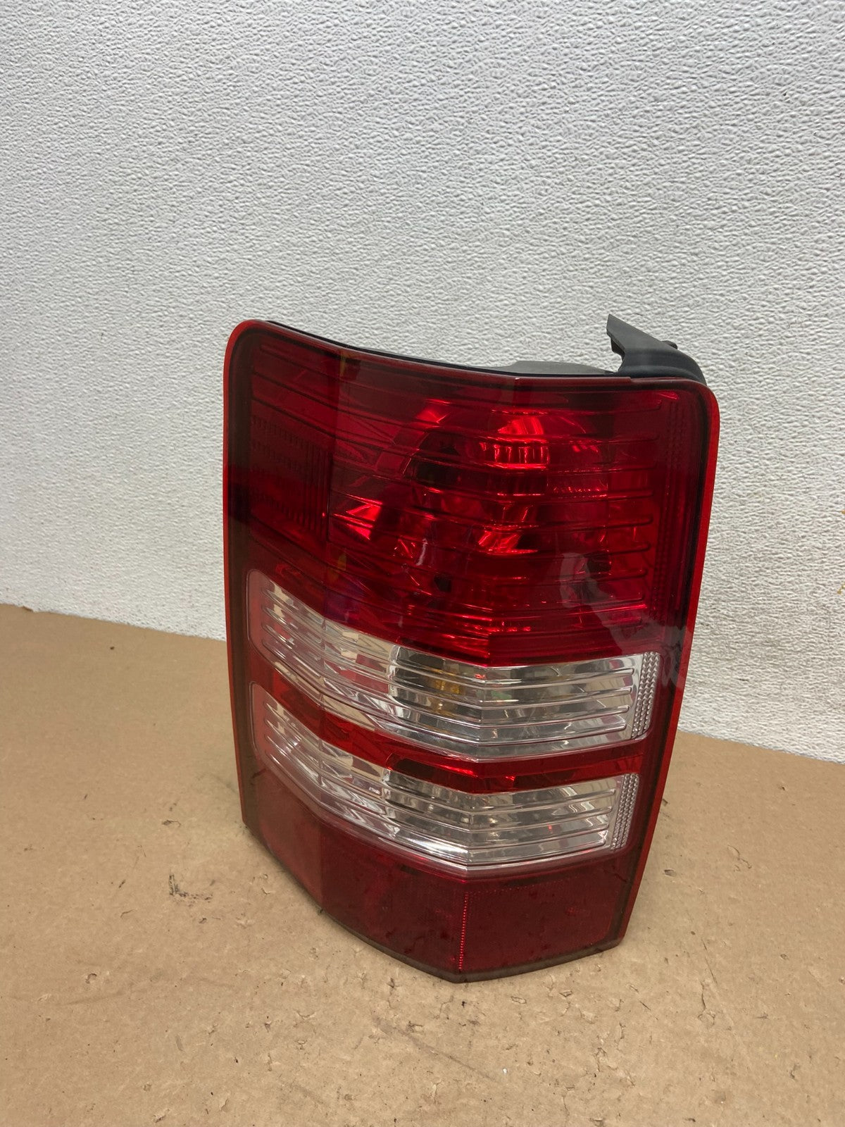 2008 to 2012 Jeep Liberty Left Driver Side Lh Tail Light AG43170