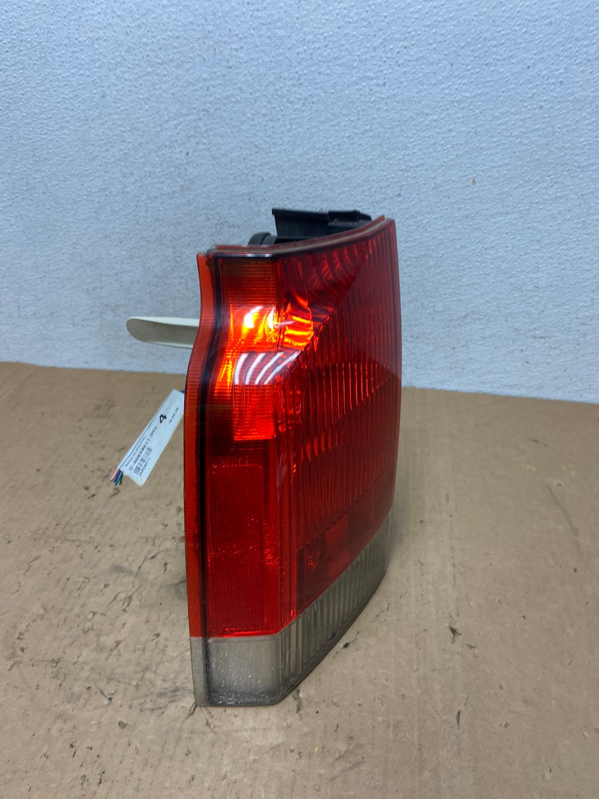 2001 - 2004 Volvo Xc70 V70 Left Driver LH Side Tail Light AD3086 LK2