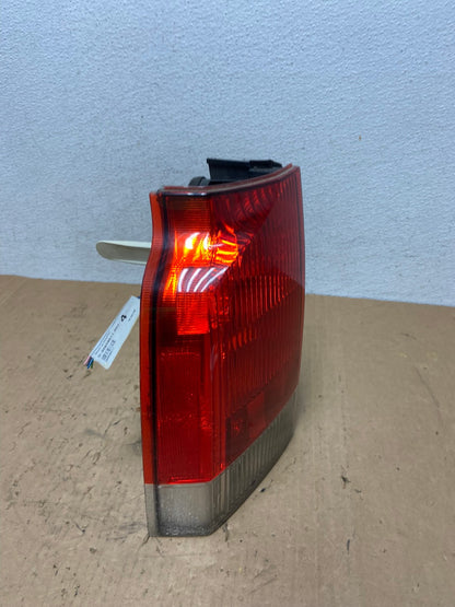 2001 - 2004 Volvo Xc70 V70 Left Driver LH Side Tail Light AD3086 LK2
