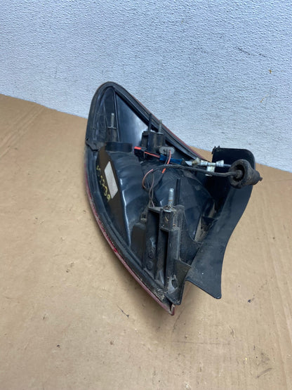 2004 2005 2006 2007 Ford Taurus Right Passenger Side Tail Light AD2739 LK6