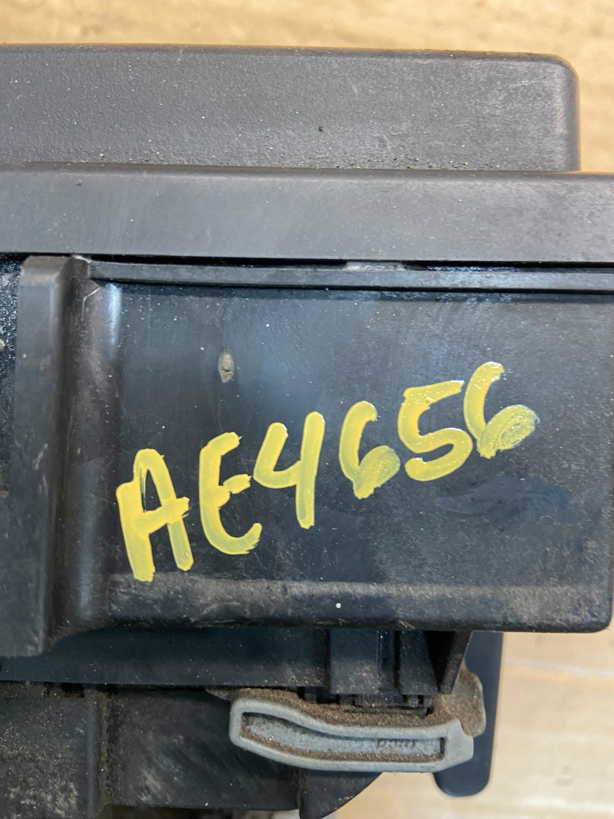 2004 2005 Dodge Durango Fusebox Fuse Box Relay Body BCM Control Module AE4656 DG7