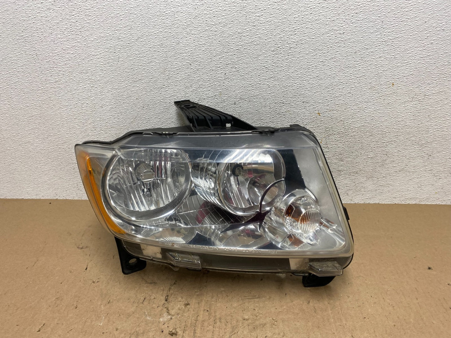 2011-2013 Jeep Grand Cherokee Right Passenger Halogen Headlight AE6505 DW0
