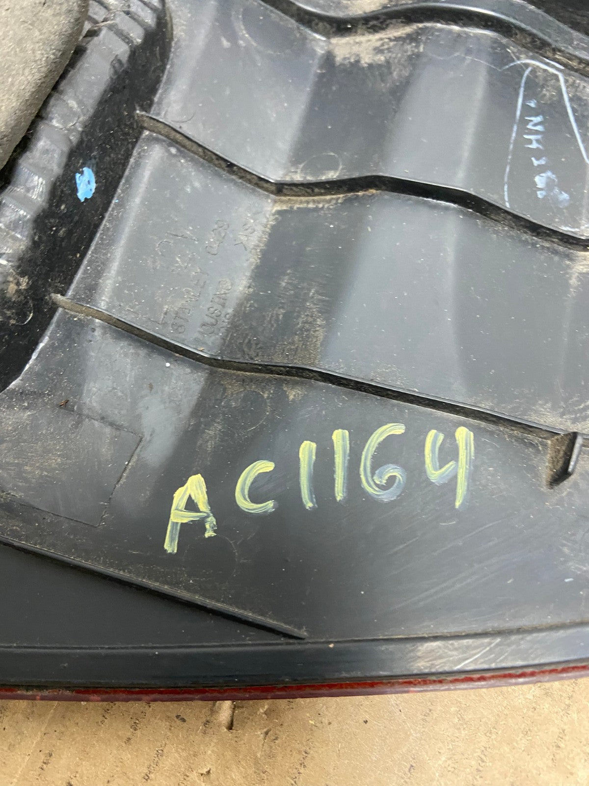 2001- 2004 Toyota Sequoia Driver Left Side Tail light Inner Oem AC1164 LK7
