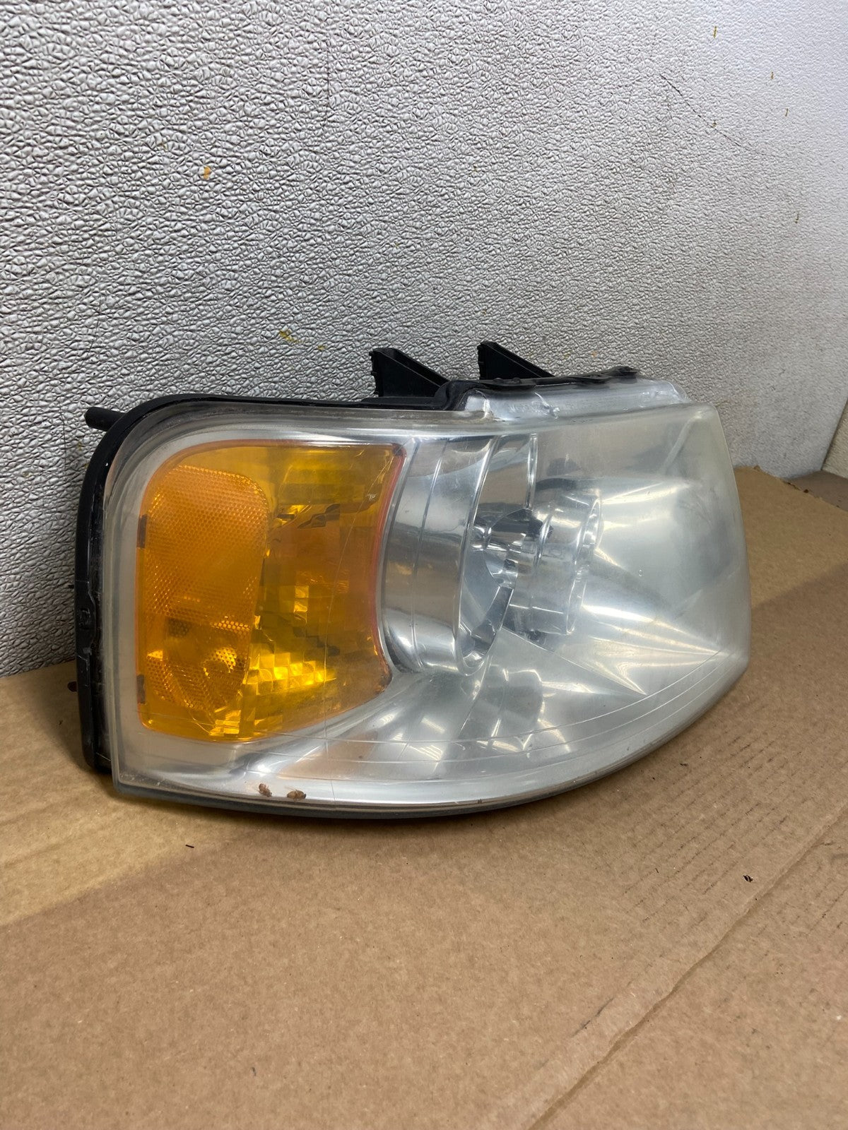 2003 - 2006 Ford Expedition Right Passenger Side Headlight Halogen Oem AB2596 DW2