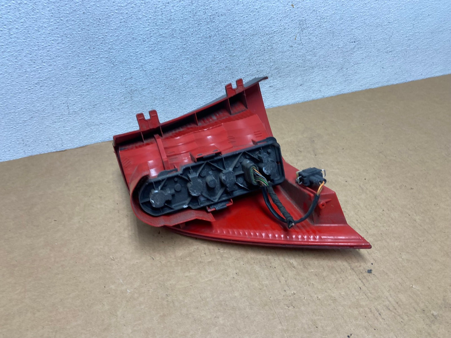 2002-2005 Mercedes ML 350 Ml-Class Right Passenger Rh Side Tail Light AD4547 LK4
