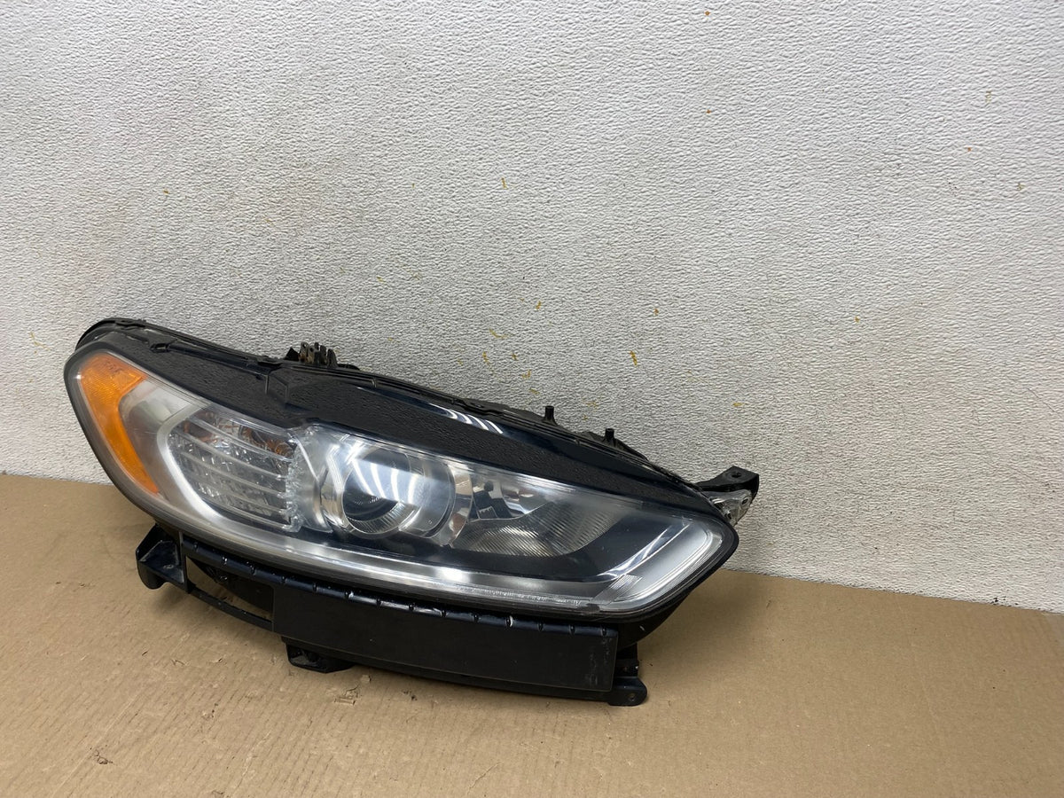2013 to 2016 Ford Fusion Right Passenger Rh Side Headlight AH6784 DW2