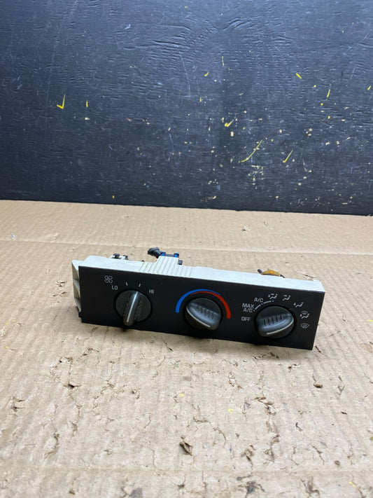 2001 - 2007 GMC Chevrolet Express 1500 Climate Control A/C V1461 PS0