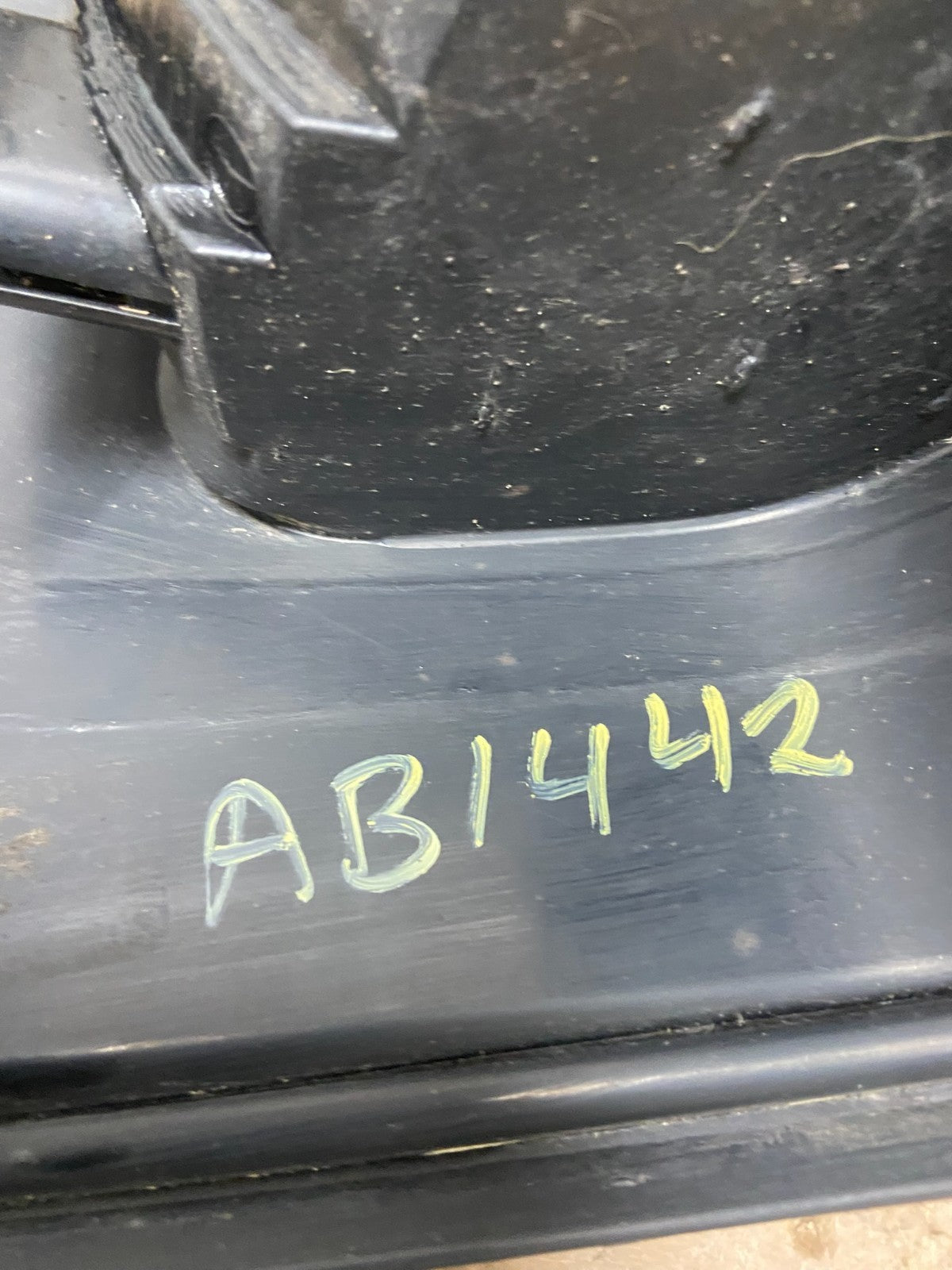 2003 to 2006 Lincoln Navigator Right Passenger Side Tail Light Oem AB1442 LK7