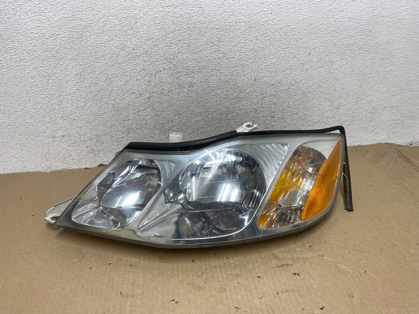 2000 to 2004 Toyota Avalon Halogen Left Driver LH Headlight AG6859 DW0