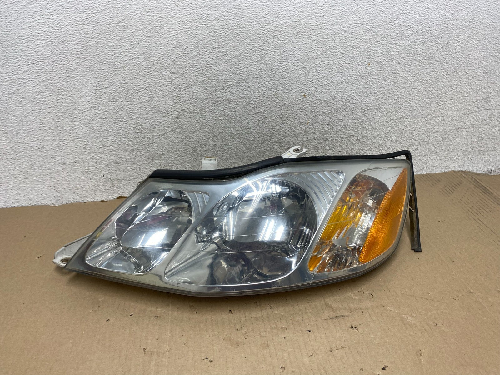 2000 to 2004 Toyota Avalon Halogen Left Driver LH Headlight AG6859 DW0