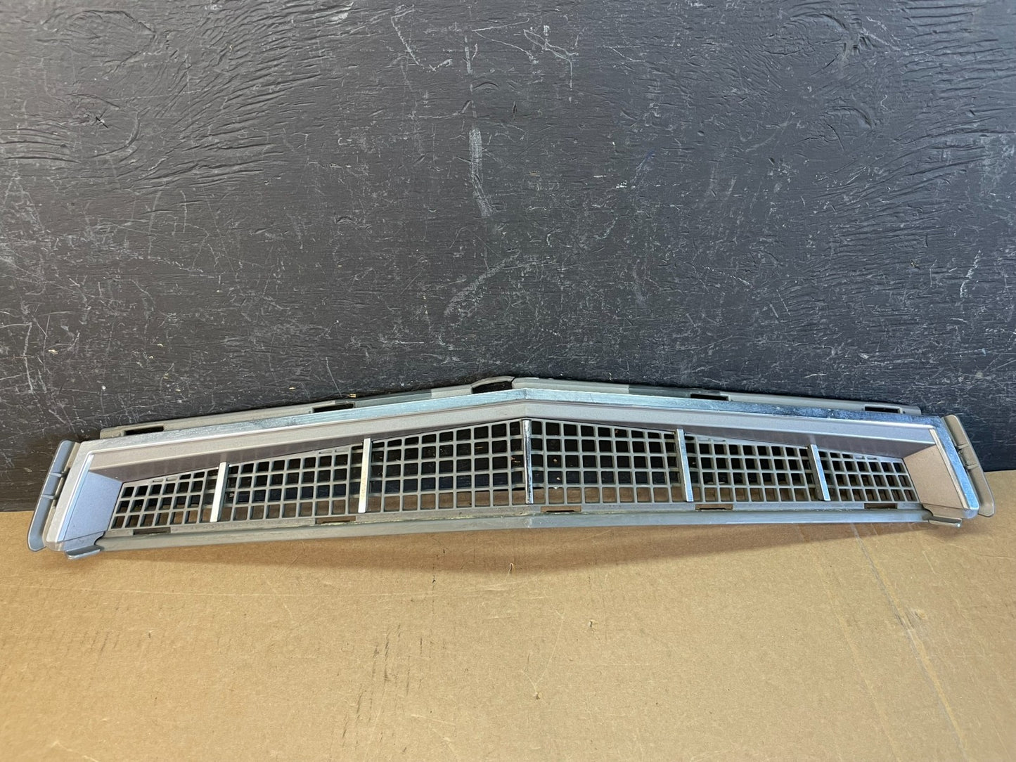 2008 to 2011 Cadillac Cts Front Lower Grill Grille AD0121 DG0