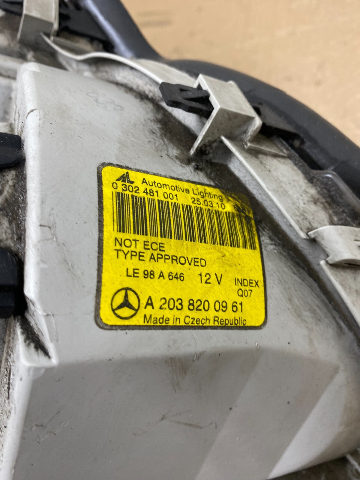 2001-2004 Mercedes-Benz C Class Halogen Left Driver Headlight AD1178 DW8