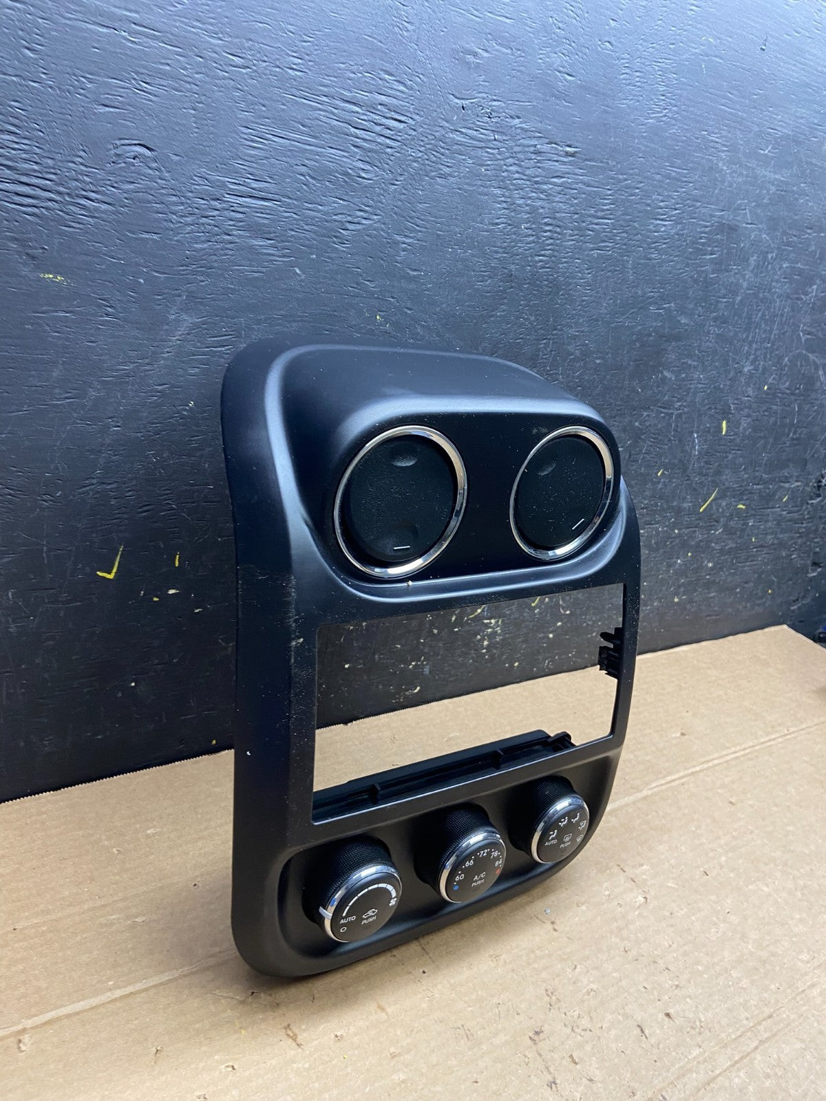 2011 to 2017 Jeep Compass Dash Climate Temperature Control Radio Bezel w6551 DG2