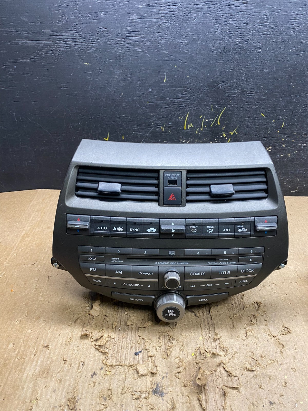 2008 to 2012 Honda Accord Front Radio Control AM./FM CD Climate Control Z9827 DG0