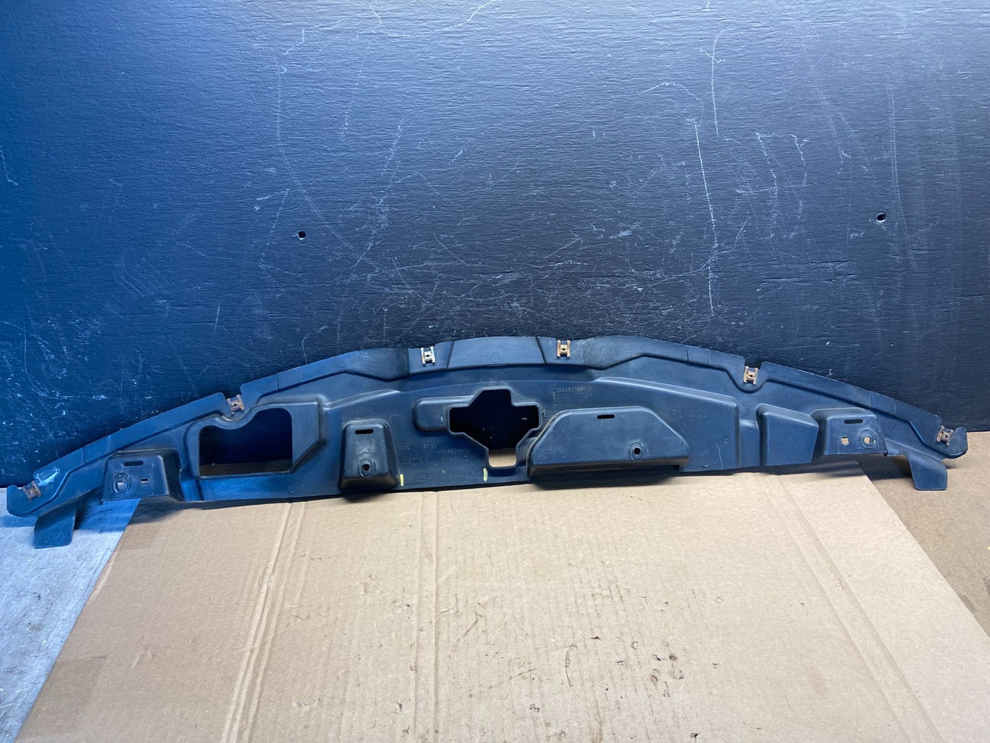 2010-2012 Lincoln MKZ Radiator Cover Upper Grille Support Deflector AE2344 DG3