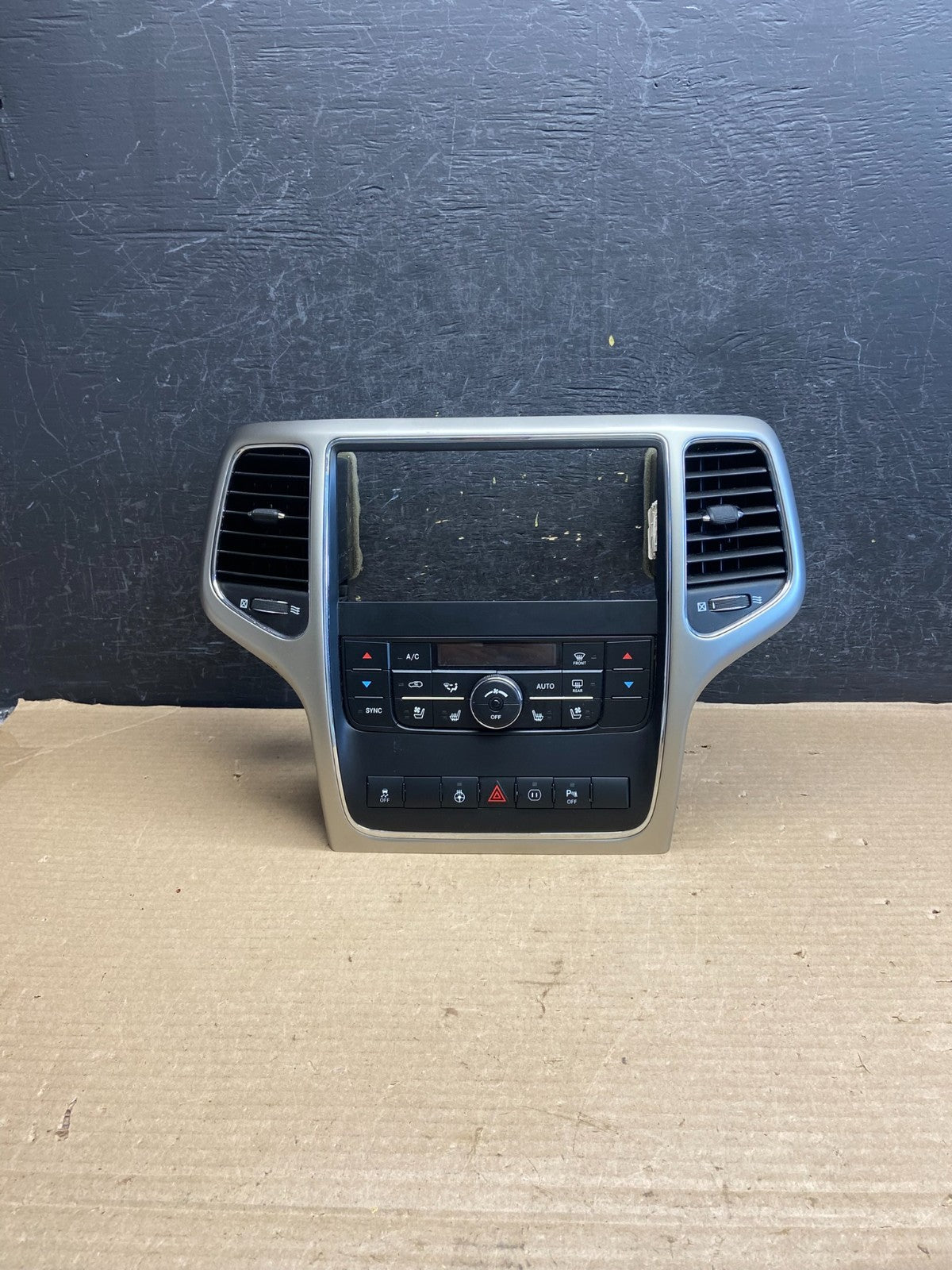 2011-2013 Jeep Grand Cherokee Center Radio Climate Control Bezel Vent ah3470 DG0
