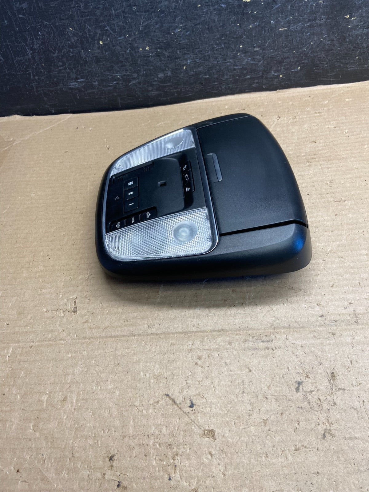 2011 to 2018 Jeep Gran Cherokee Overhead Console Dome Light AH3661 DG2