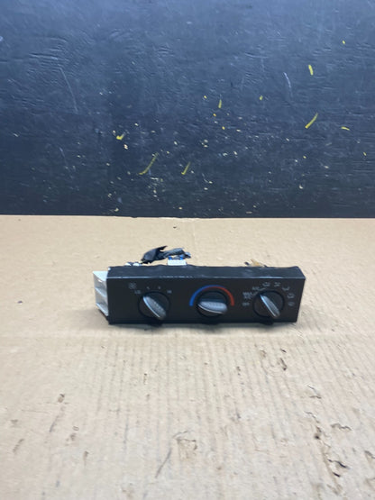 2001 - 2007 GMC Chevrolet Express 1500 Climate Control A/C t1398 DG0