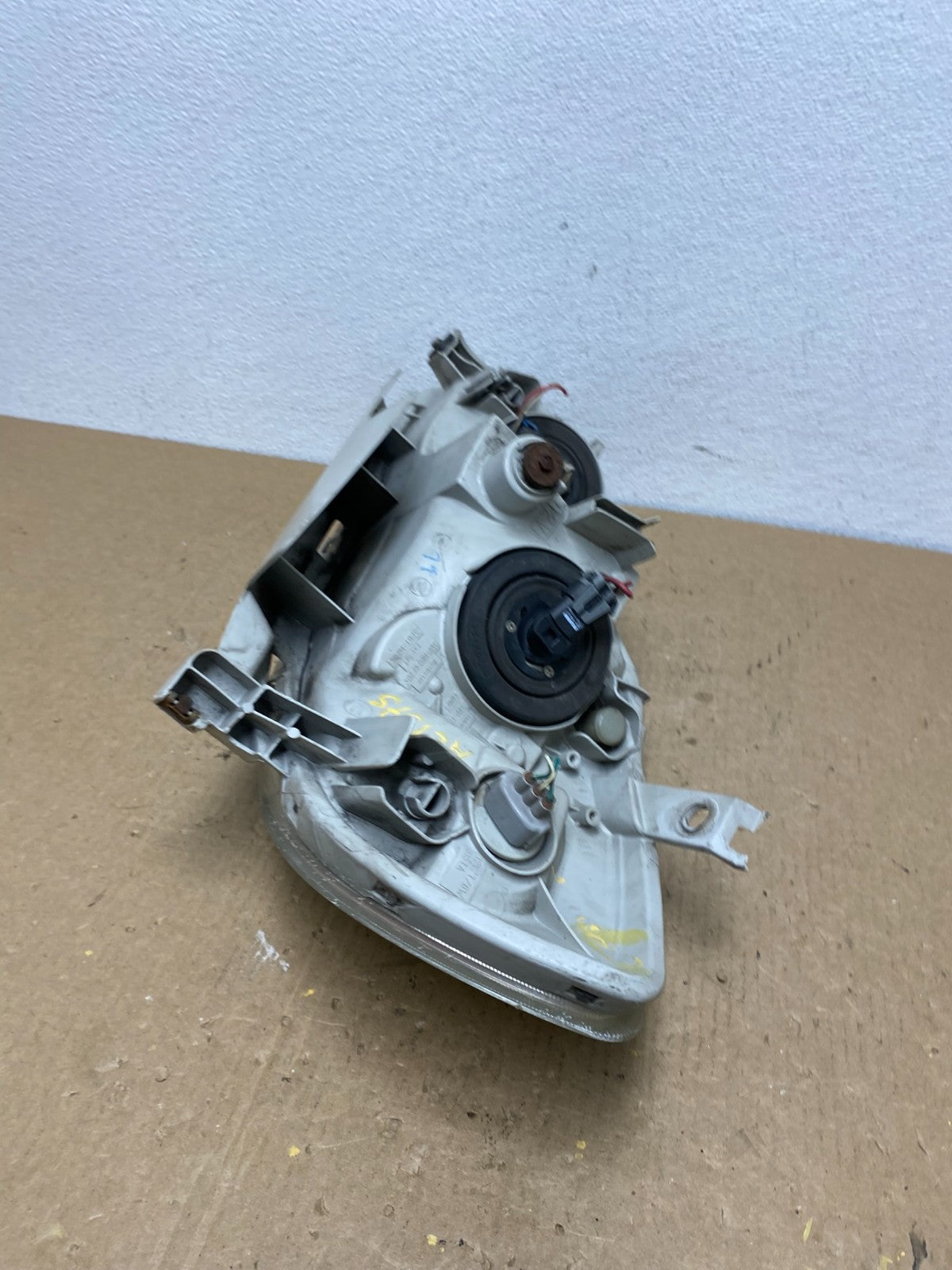 2003 to 2004 Toyota Corolla Right Passenger RH side Headlight AC1375 DW9