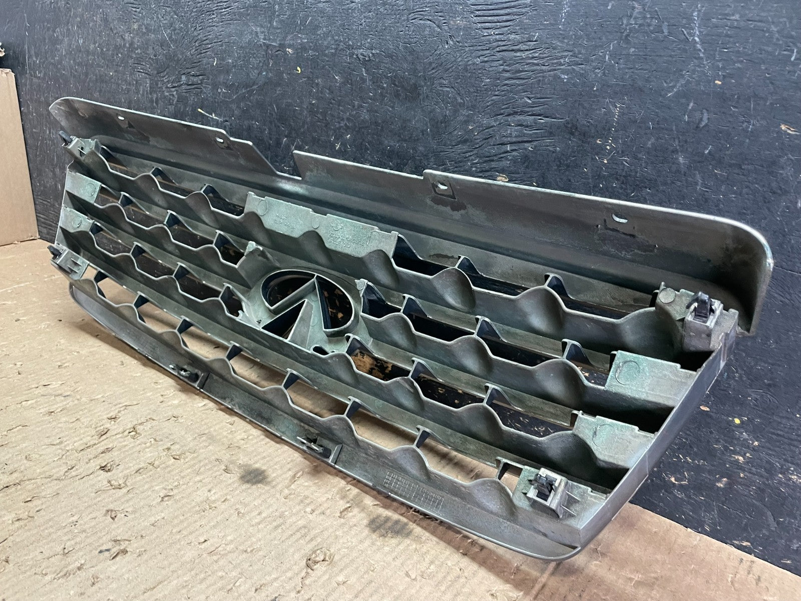 2006 2007 2008 Infiniti Fx35 Front Upper Grill Grille W/ Emblem OEM Z5635 DG13