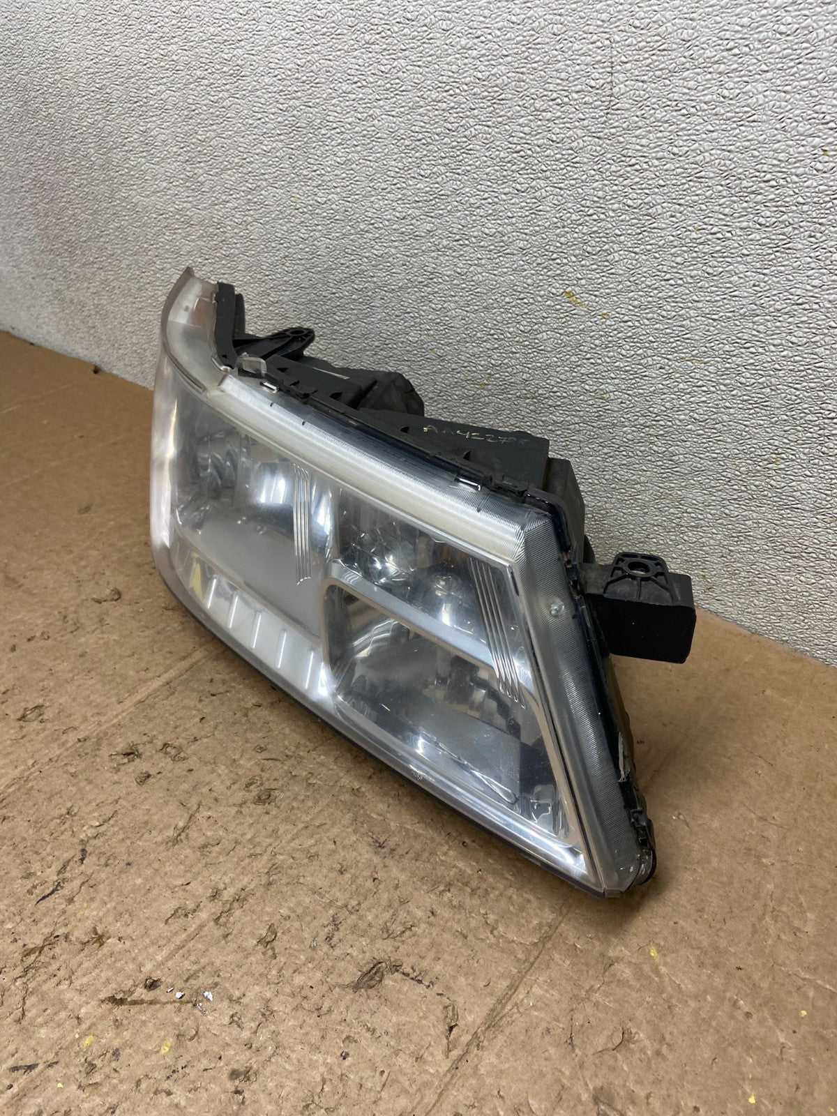 2009 to 2017 Dodge Journey Headlight Right Passenger Rh Halogen Oem AA4227 DW1
