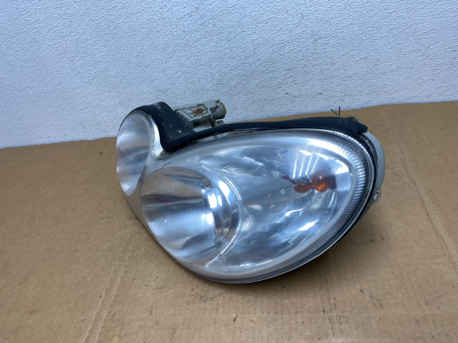 2002 to 2005 Hyundai Sonata Left Driver LH Side Headlight Halogen AC8485 DW1