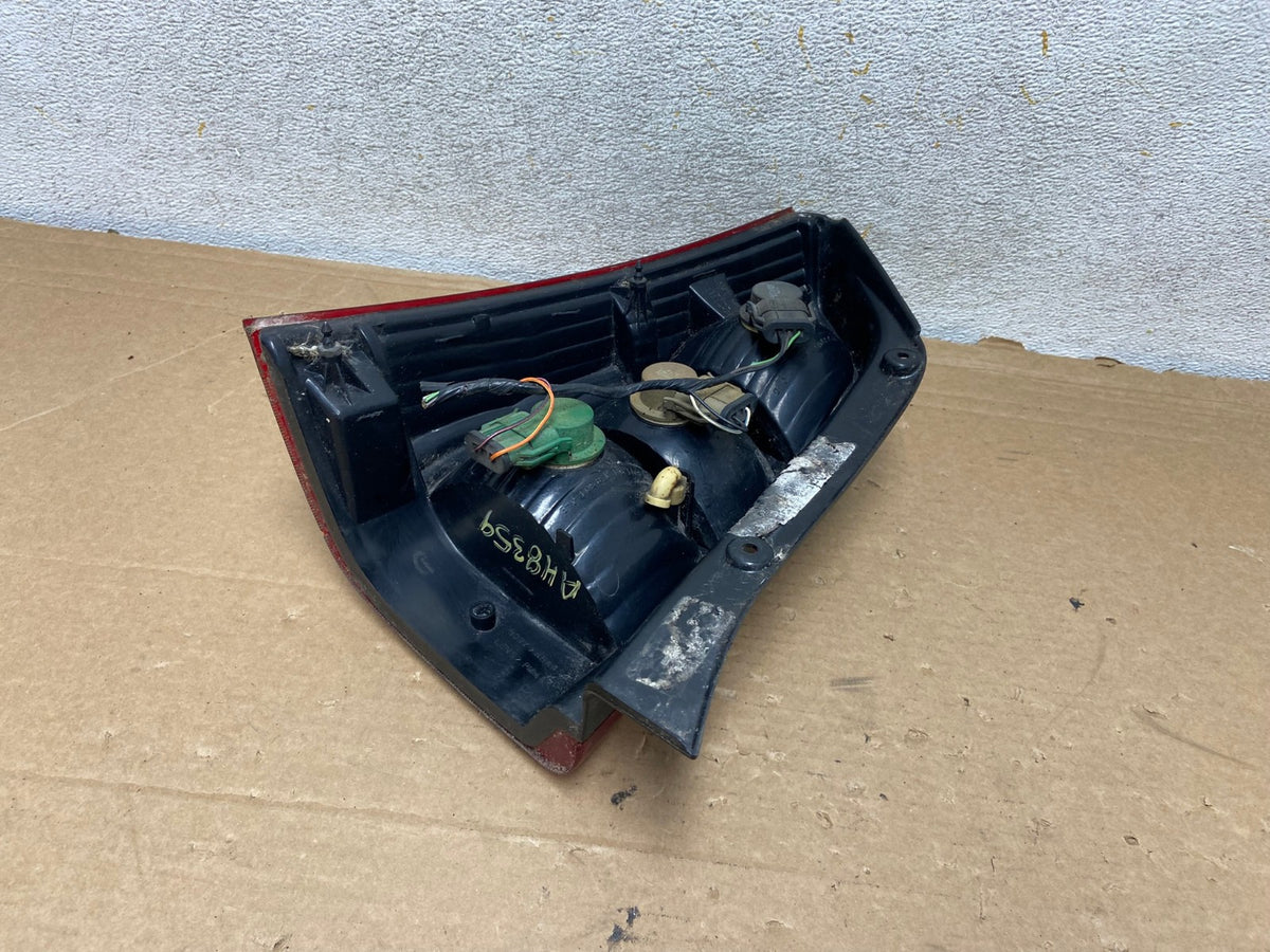 2001 2002 2003 2004 Mazda Tribute Right Passenger Rh Tail Light AH8359 LK5