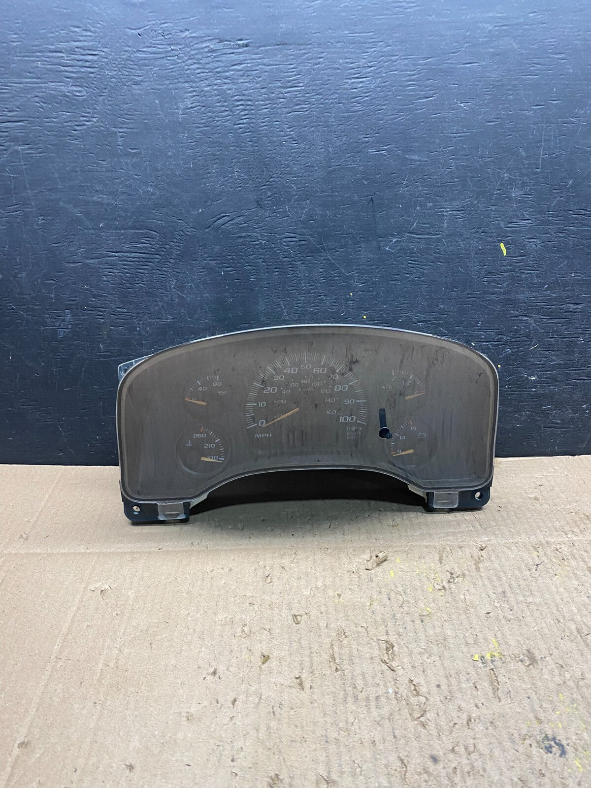 2004 to 2007 Chevrolet Express Speedometer Cluster Gauge M8323 PS0